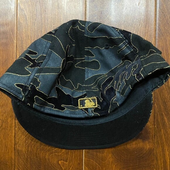 New Era MLB New York Yankees Black Gold Metallic Fitted Cap 7 3/8 - Picture 5 of 7